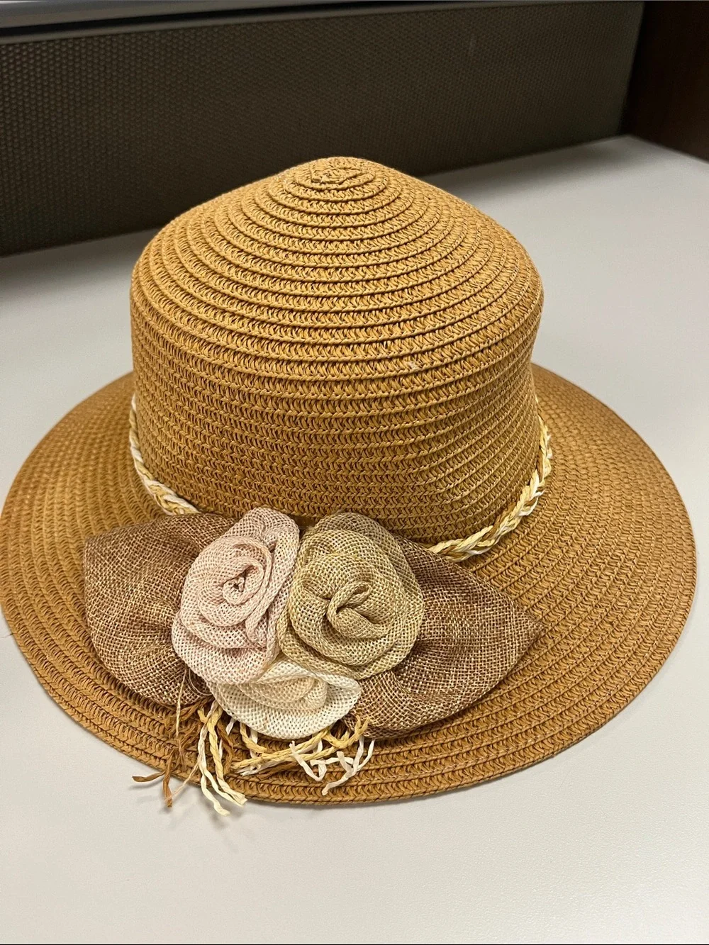 TD Fashion Tan Straw Sun Hat with Cream & Light  Pink Floral Accents